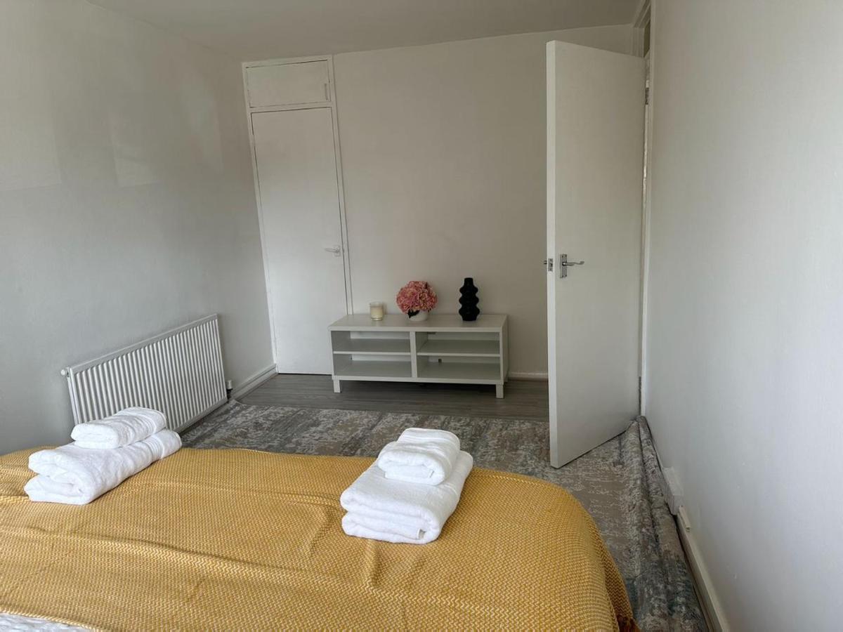 Cheerful Double Room For Single Use London Exterior foto