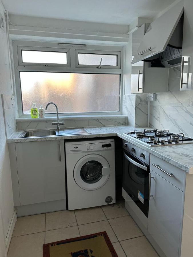 Cheerful Double Room For Single Use London Exterior foto